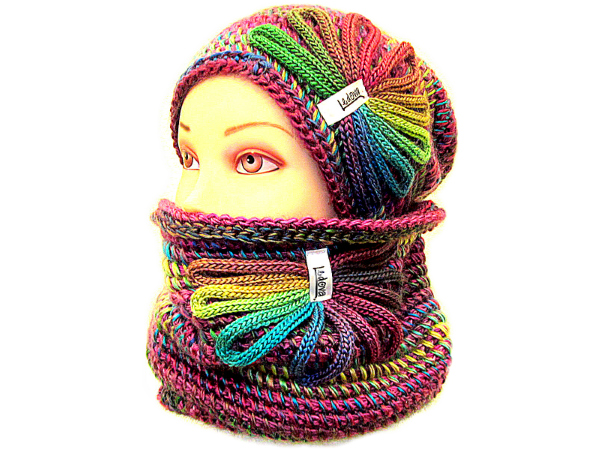 SOUPRAVA ČEPICE A NÁKRČNÍKU S APLIKACÍ