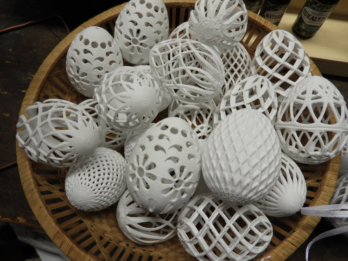 Originální plastová velikonoční vajíčka