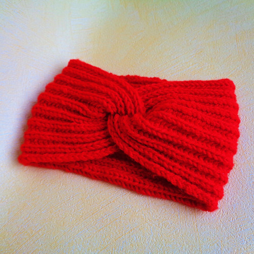 Čelenka ,,Výrazně červený uzel"