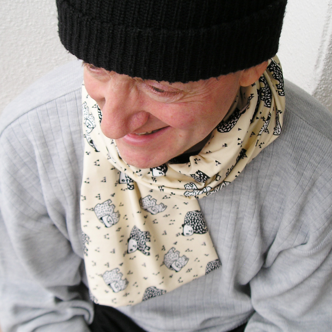 Medvědi, šála úplet