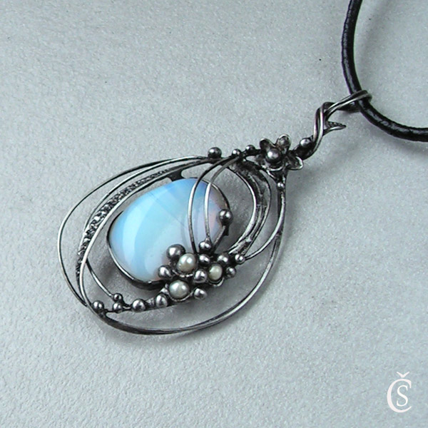 Perlový hrozen - Opalit, Perla