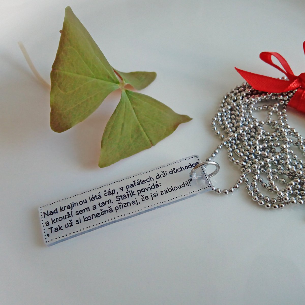 Vtip jako šperk: Čáp