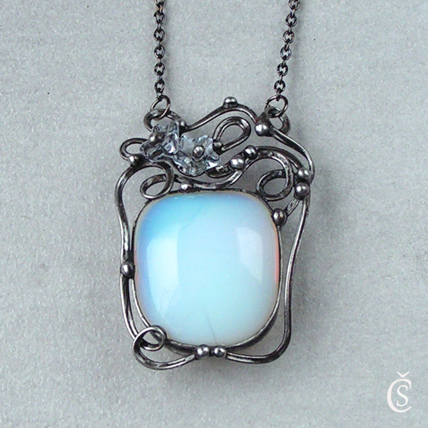 Květy měsíce - Opalit, sklo