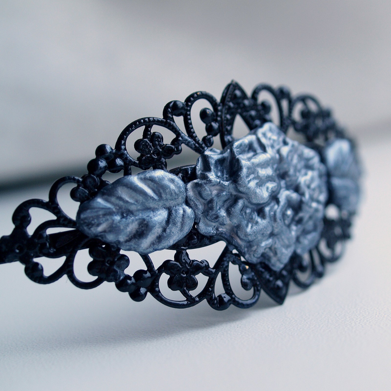 Stříbrnočerné kytičky - čelenka