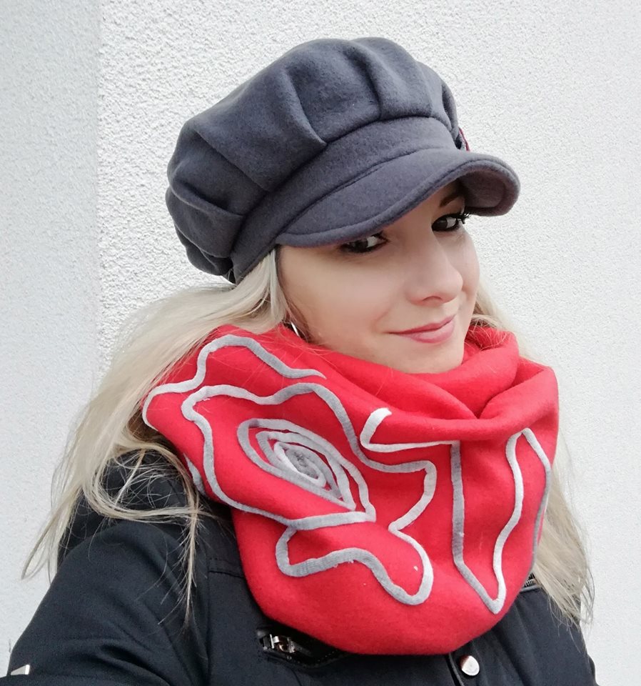 nákrčník ,tunel ,šála červená+aplikace šedá