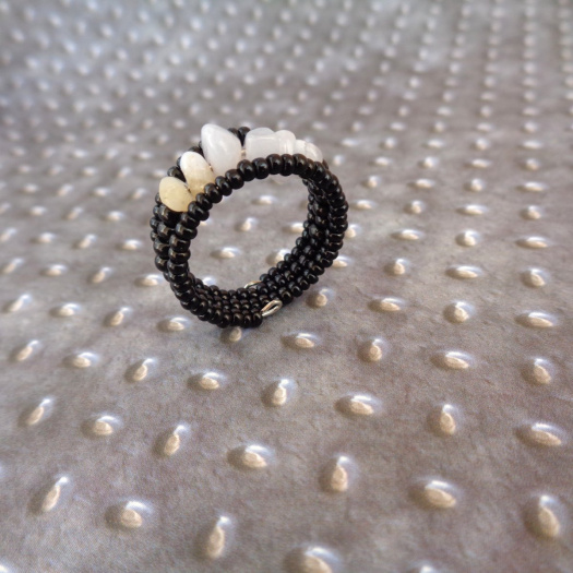 Prstýnek ,,S chalcedonem"