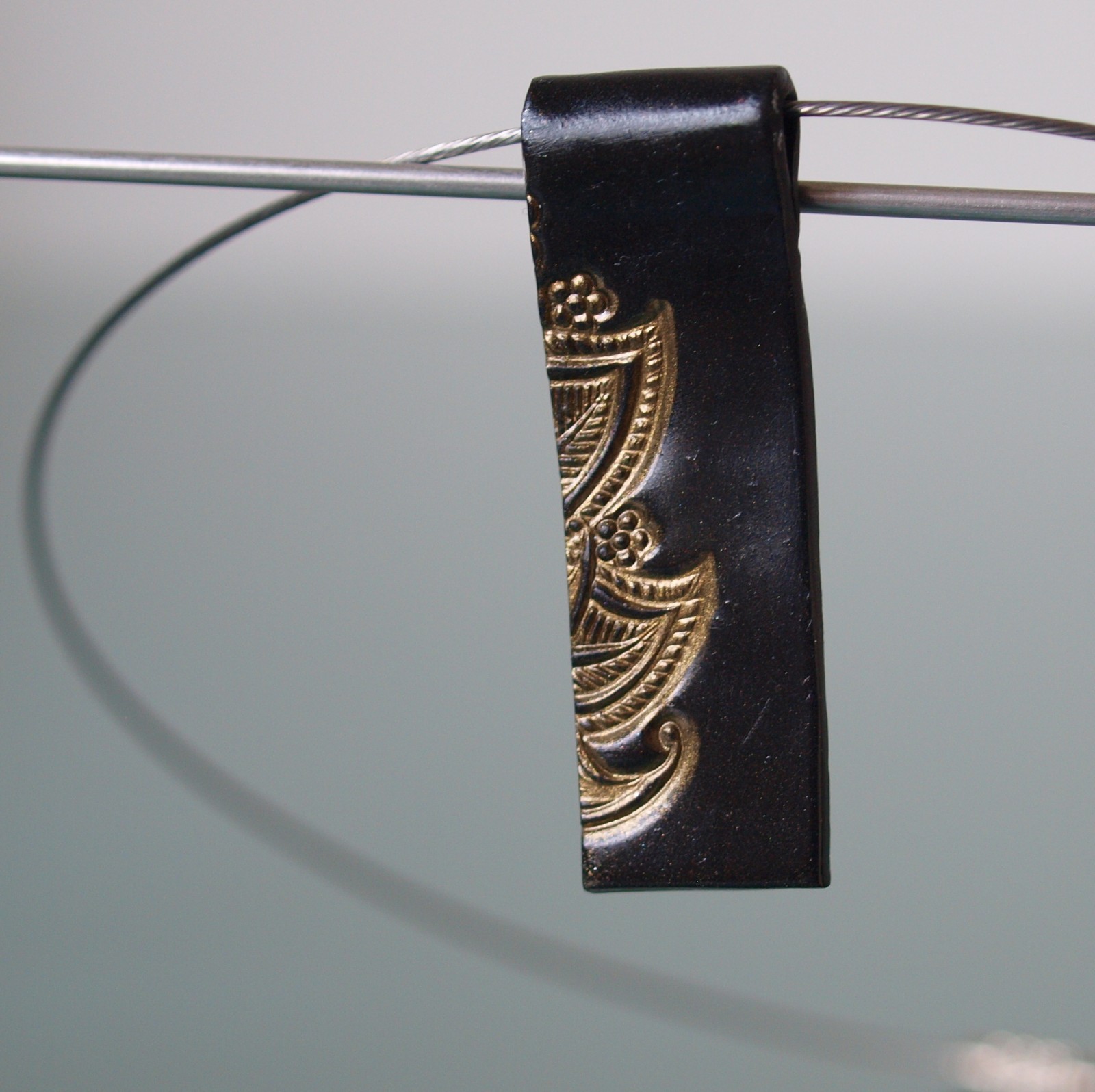 Náhrdelník - Elegantní kytičky - černý