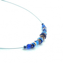 Modrý jednořadý náhrdelník s kamínky 