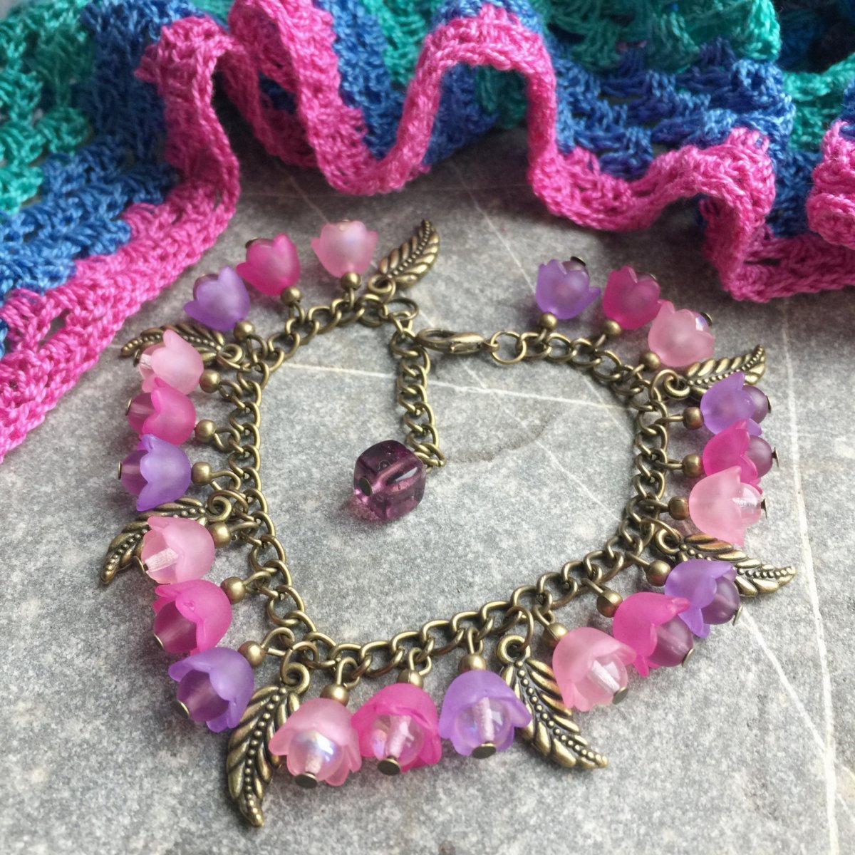 Růžový zvonečkový náramek