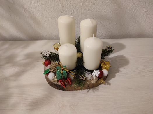 Adventní věnec bílé svíčky 