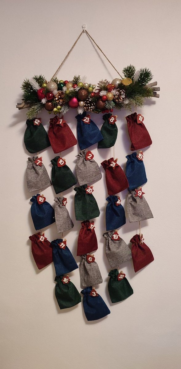 Adventní kalendář červeno-zelený