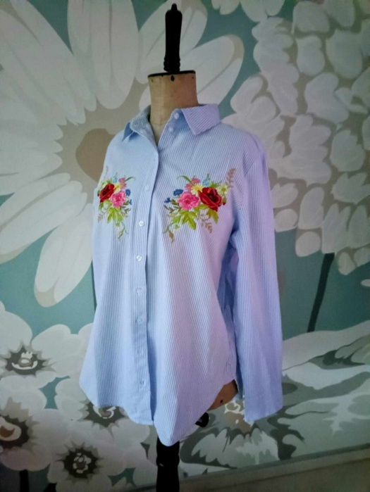 Košile vel. M s výšivkou
