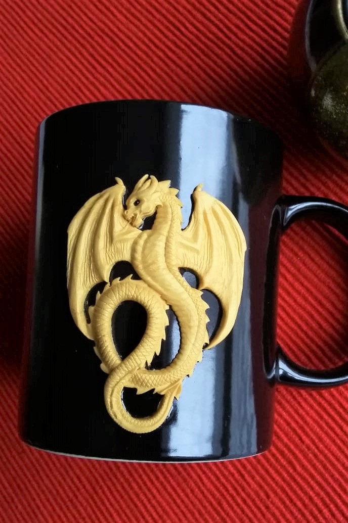  Hrnek s drakem