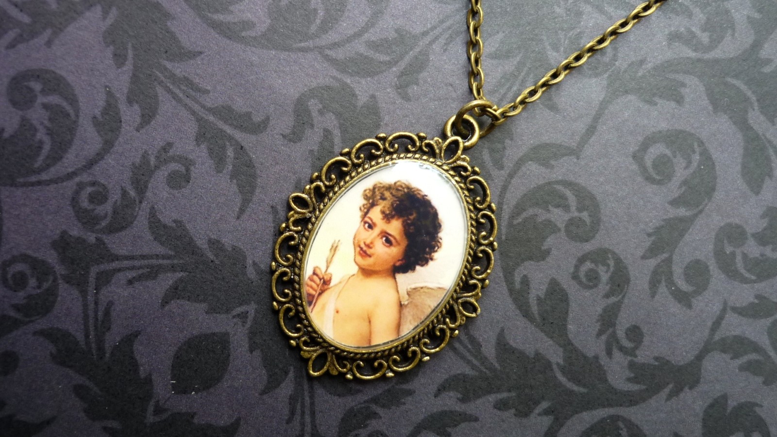 Amorek, náhrdelník