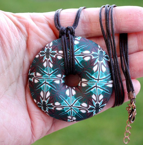 vzorovaný náhrdelník - donut