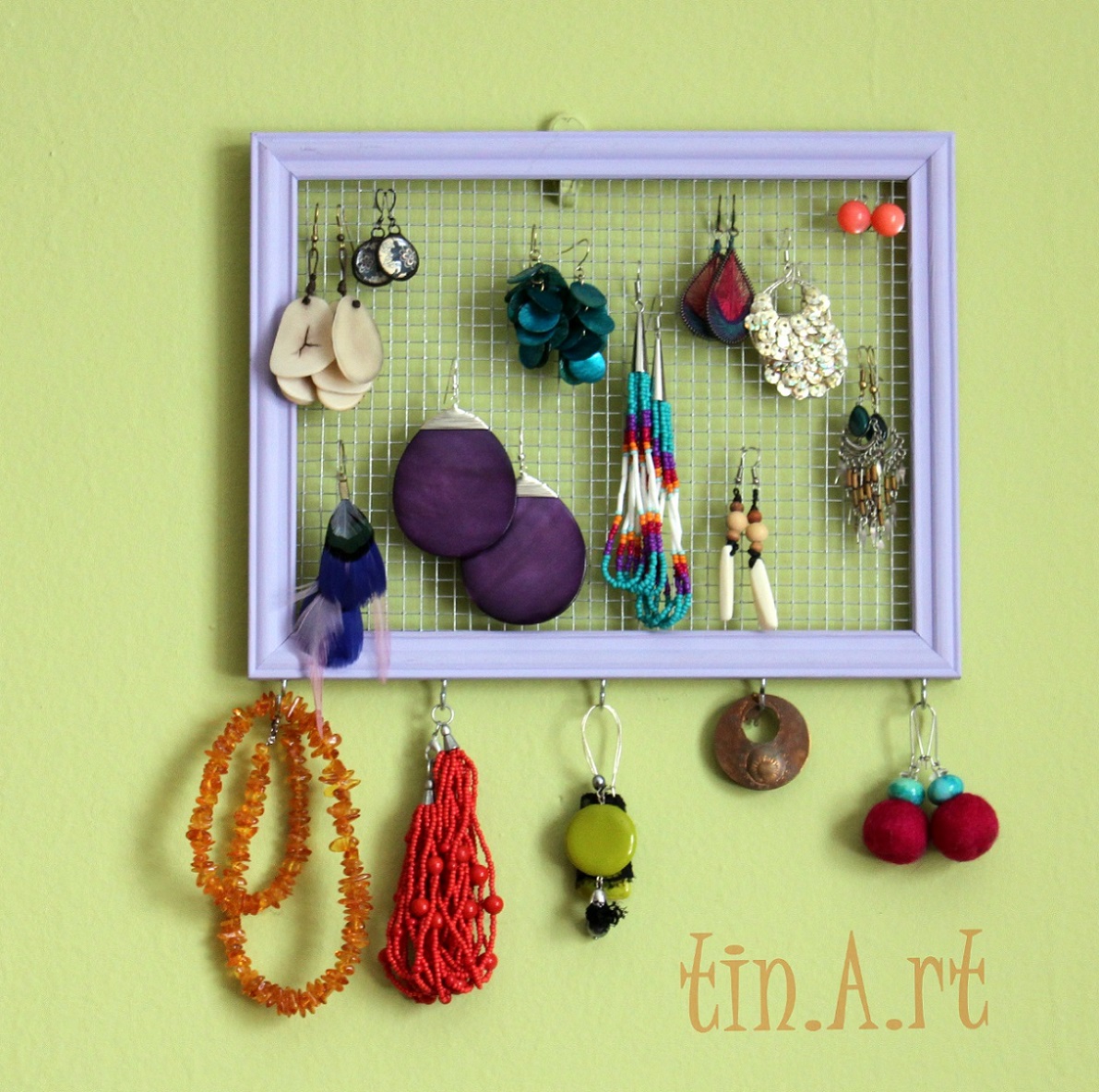 STOJÁNEK NA ŠPERKY: Fialový průhledňáček