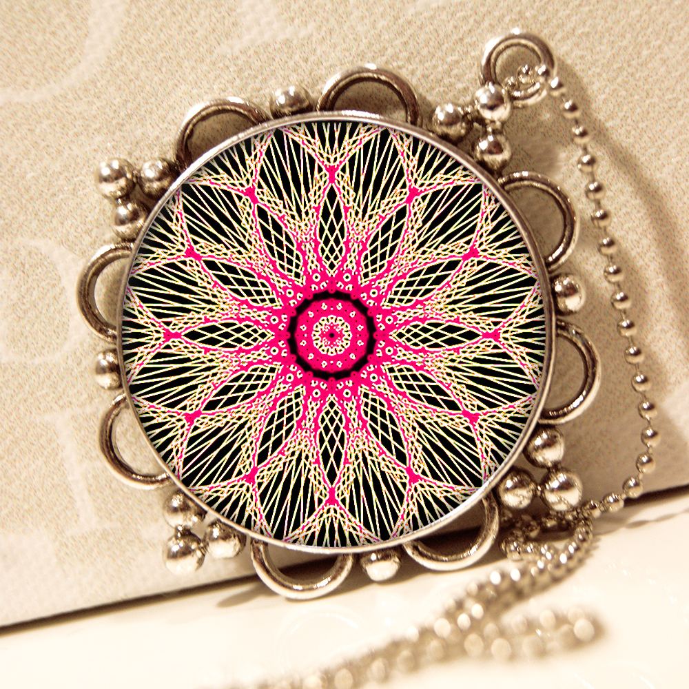 In P!nk  - Ozdobný přívěsek na krk 