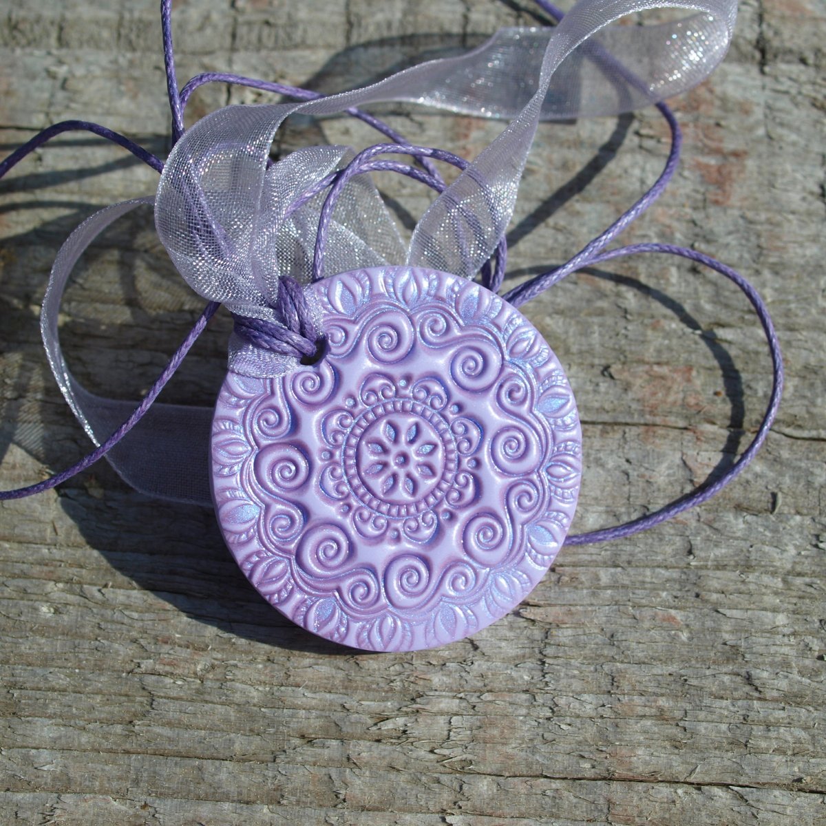 Fialkový náhrdelník a