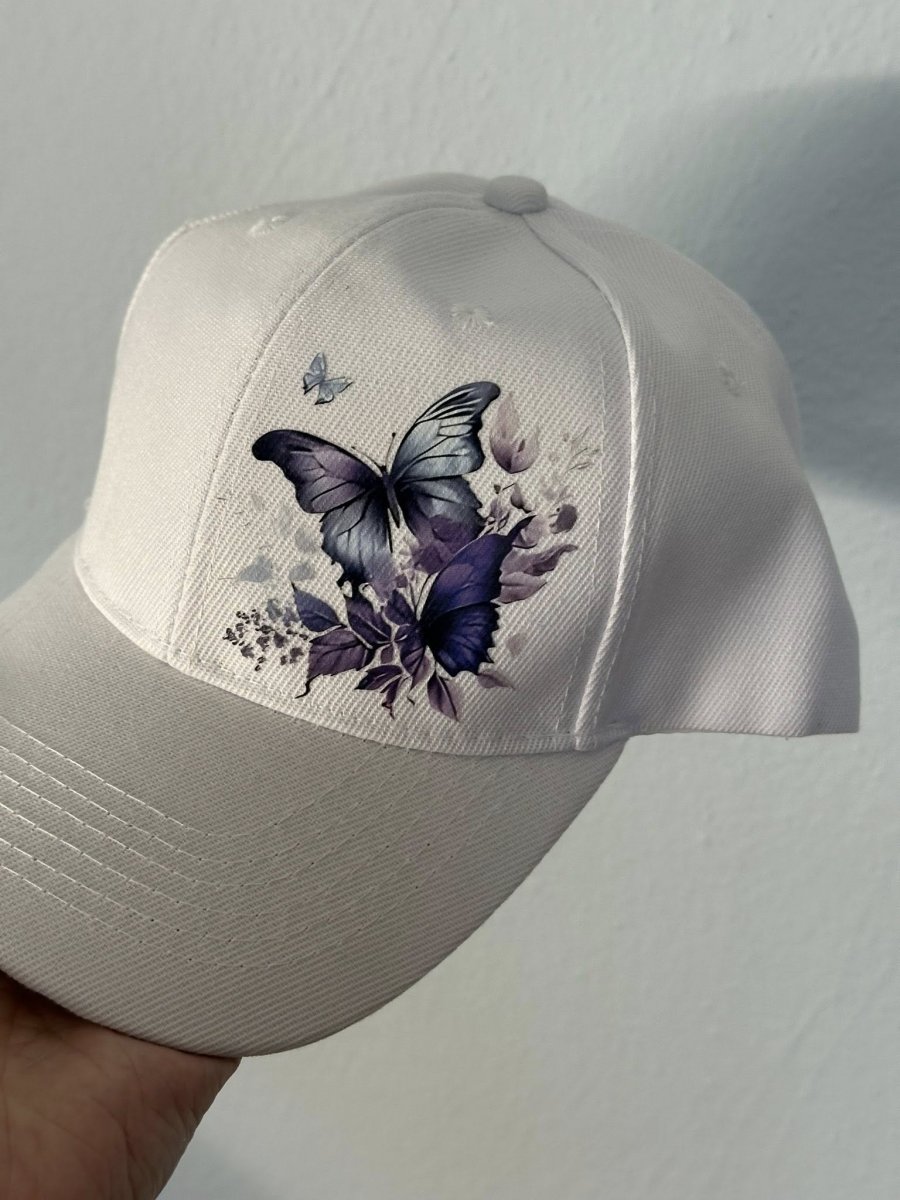 Kšiltovka v různých barvách s krásným obrázkem 