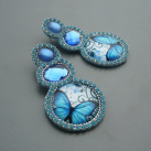 Modrý motýlek v modré - velké náušnice puzety