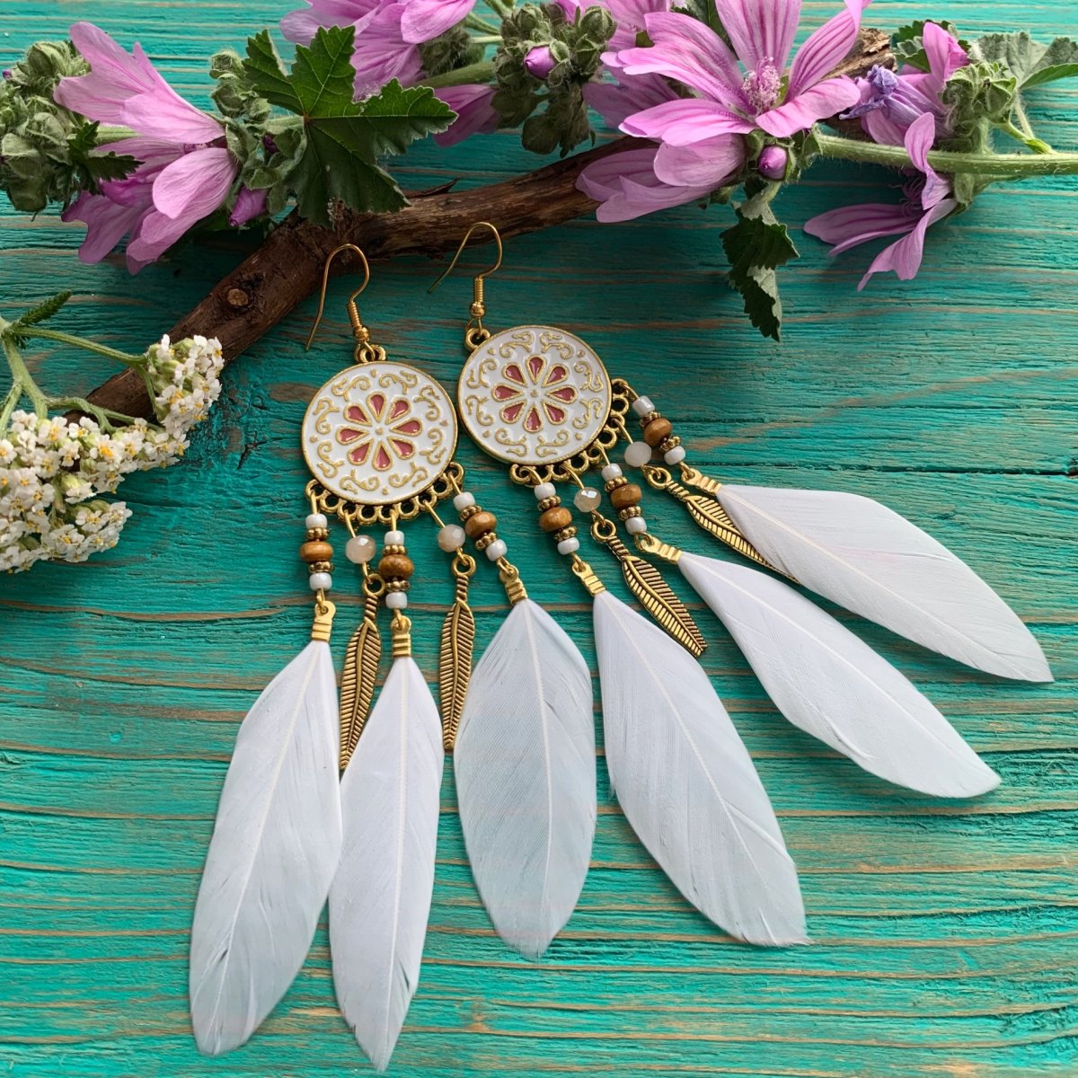 Peříčkové bílé náušnice