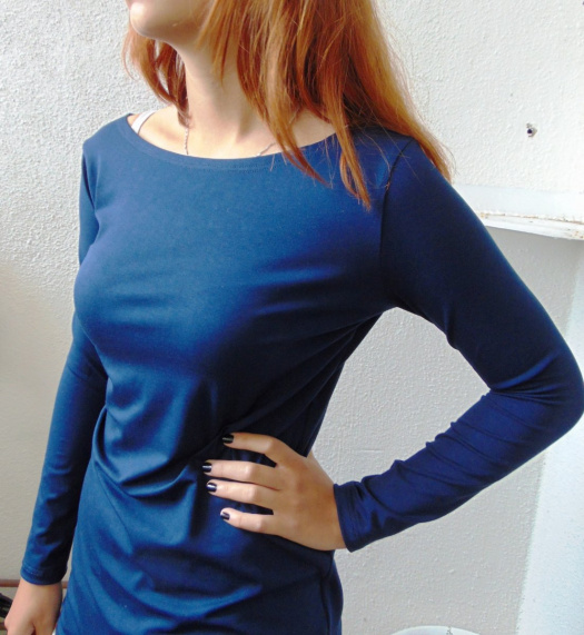 Tričko s lodičkovým výstřihem - barva tmavě modrá (viskóza)
