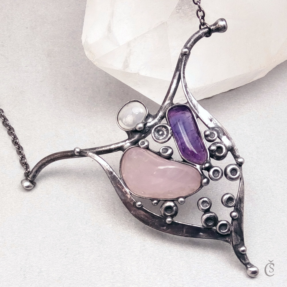 Náhrdelník - Růženín, Ametyst, Opalit