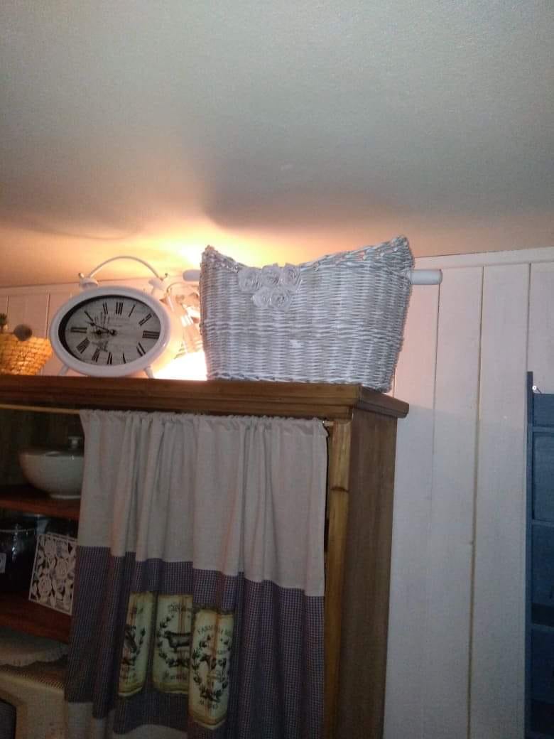 Zásobník na papírové utěrky nebo toaletní papír