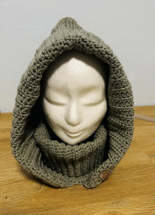 Návod na háčkovanou kapuci s rolákem 