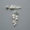 Bíločiré perličkové hrozínky - klipsové náušnice