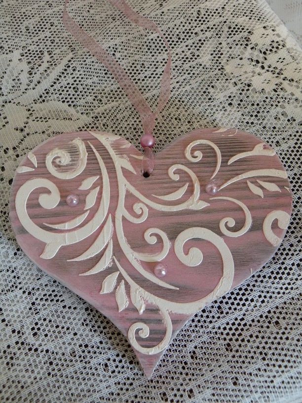 Dřevěné dekorační srdíčko krása dřeva-spirálky