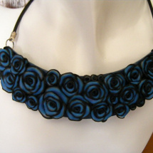 Fimo náhrdelník - růžičky modré