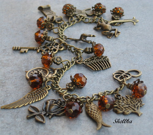 Náramek s přívěsky - hnědý