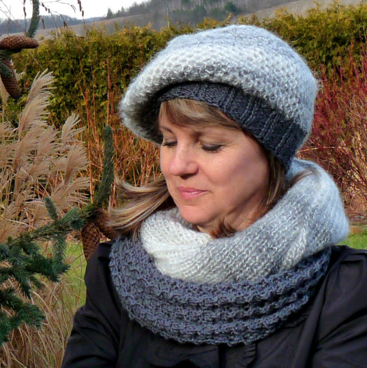 Pletený set v barvě holubích pírek