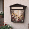 Ručně malovaná poštovní schránka se slunečnicemi – originální venkovní dekorace
