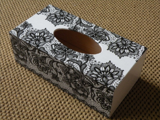 Krabička na kapesníky - Bíločerná s krajkou -  na přání