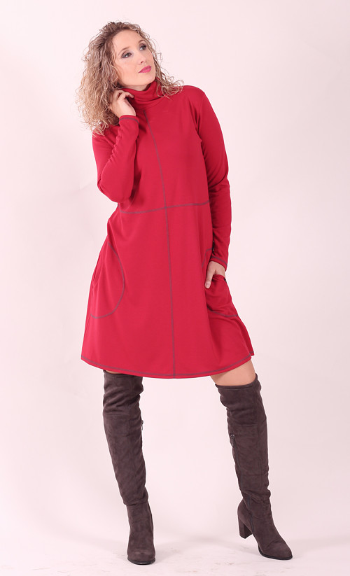 Šachovnicové červené šaty s rolákem 