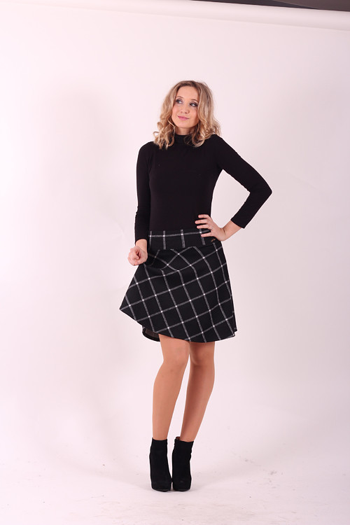 Polokolová krátká sukně - černobílá
