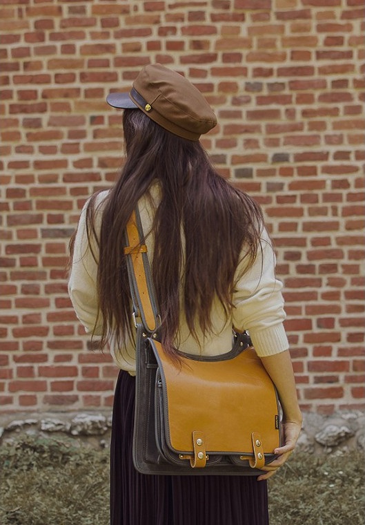 Kožená taška BOOKCASE