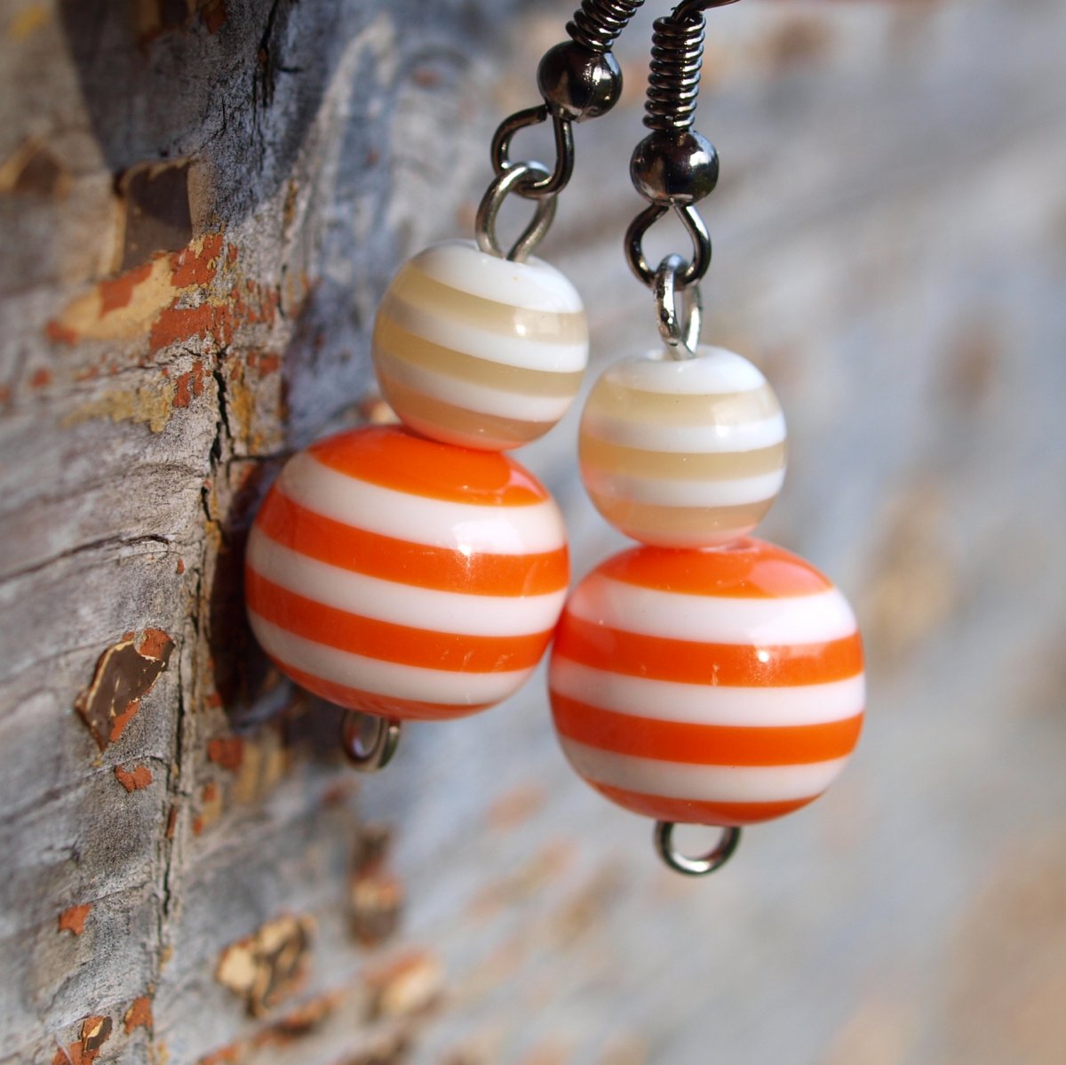 Oranžovobílé pruhy