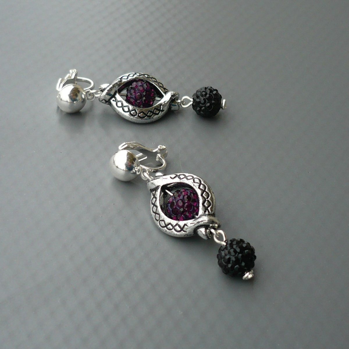 Fialovočerné třpytivé objetí - klipsové náušnice