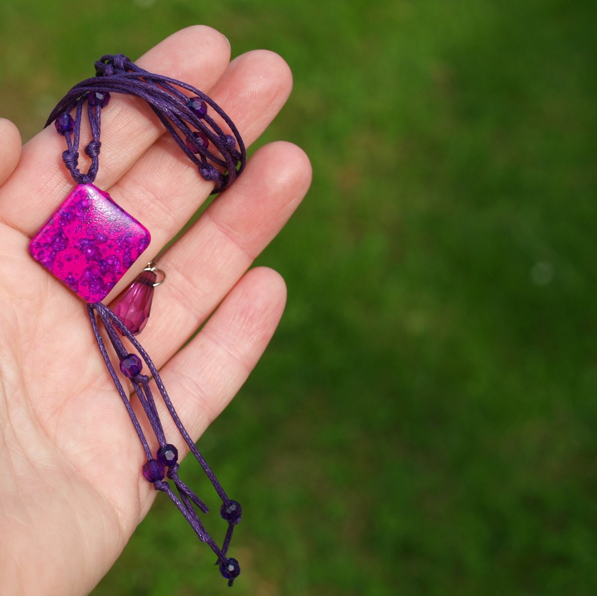 Růžovofialový náhrdelník