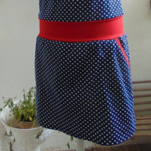 Šaty - puntíky s červenou (bavlna)