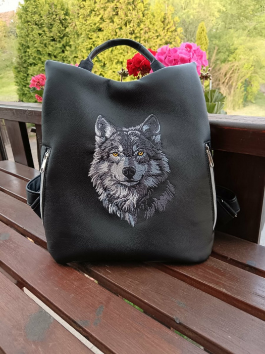 Vyšívaný batoh Safe - Vlk