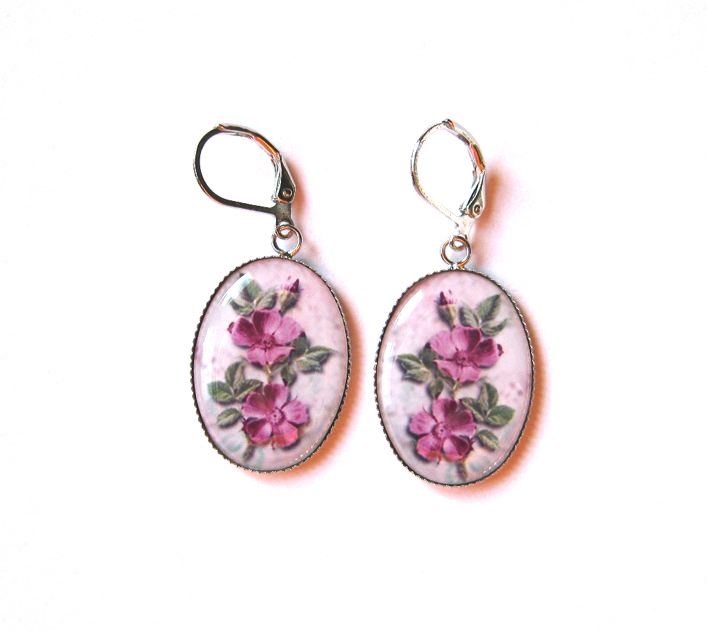 Růže šípková-symbol lásky, touhy a něhy.