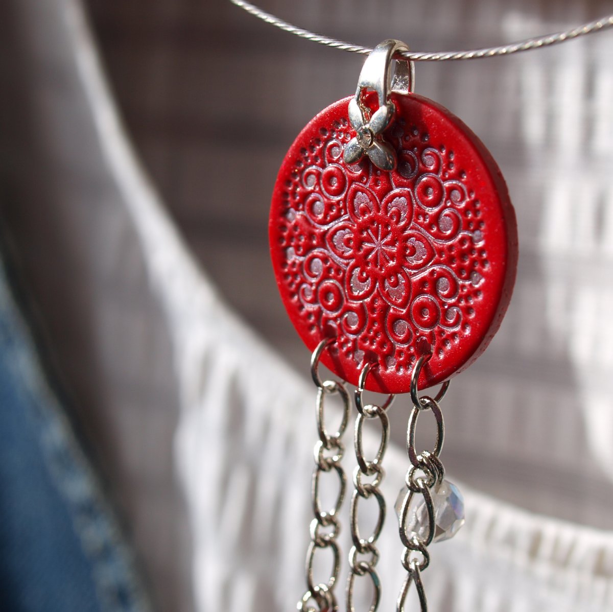 Náhrdelník - červený vodopád na obruči