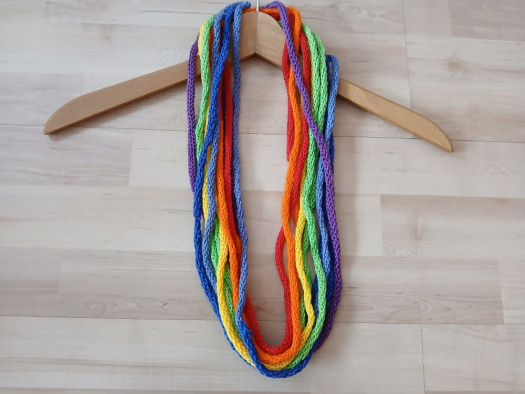 Dutinkový náhrdelník (nákrčník) duha