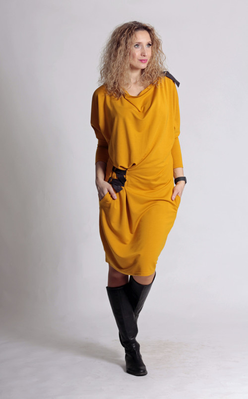 Hořčicové krátké šaty- snížený pas 