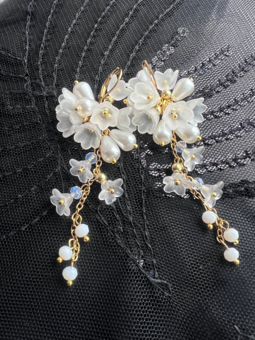 Bílé zvonečkové náušnice