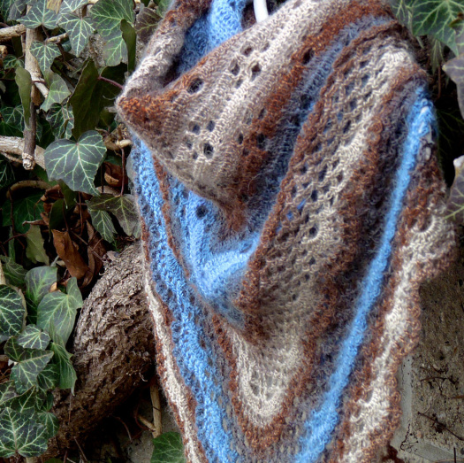 Háčkovaný šátek - tlapky (alpaca)